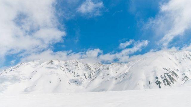37 kilómetros entre paredes de nieve: el techo de Japón es espectacular