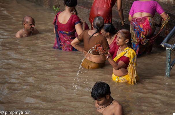 Los ghats de cremación en Varanasi: Manikarnika y Harischchandra
