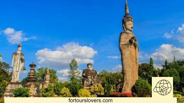 Tailandia: el jardín de las maravillas poblado por budas gigantes